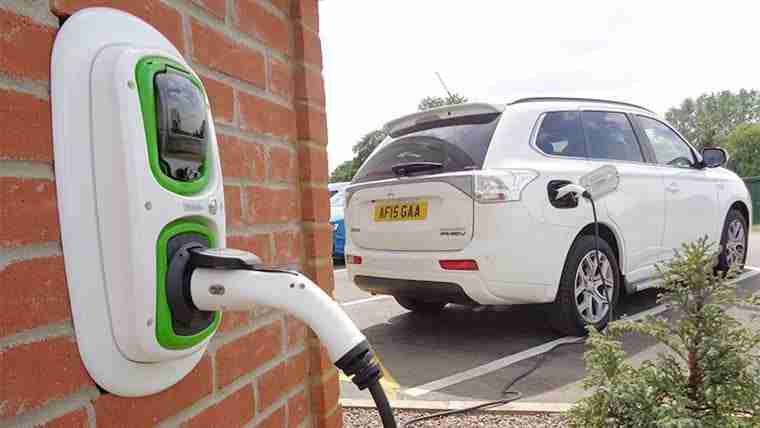 Government urged to accelerate EV deployment